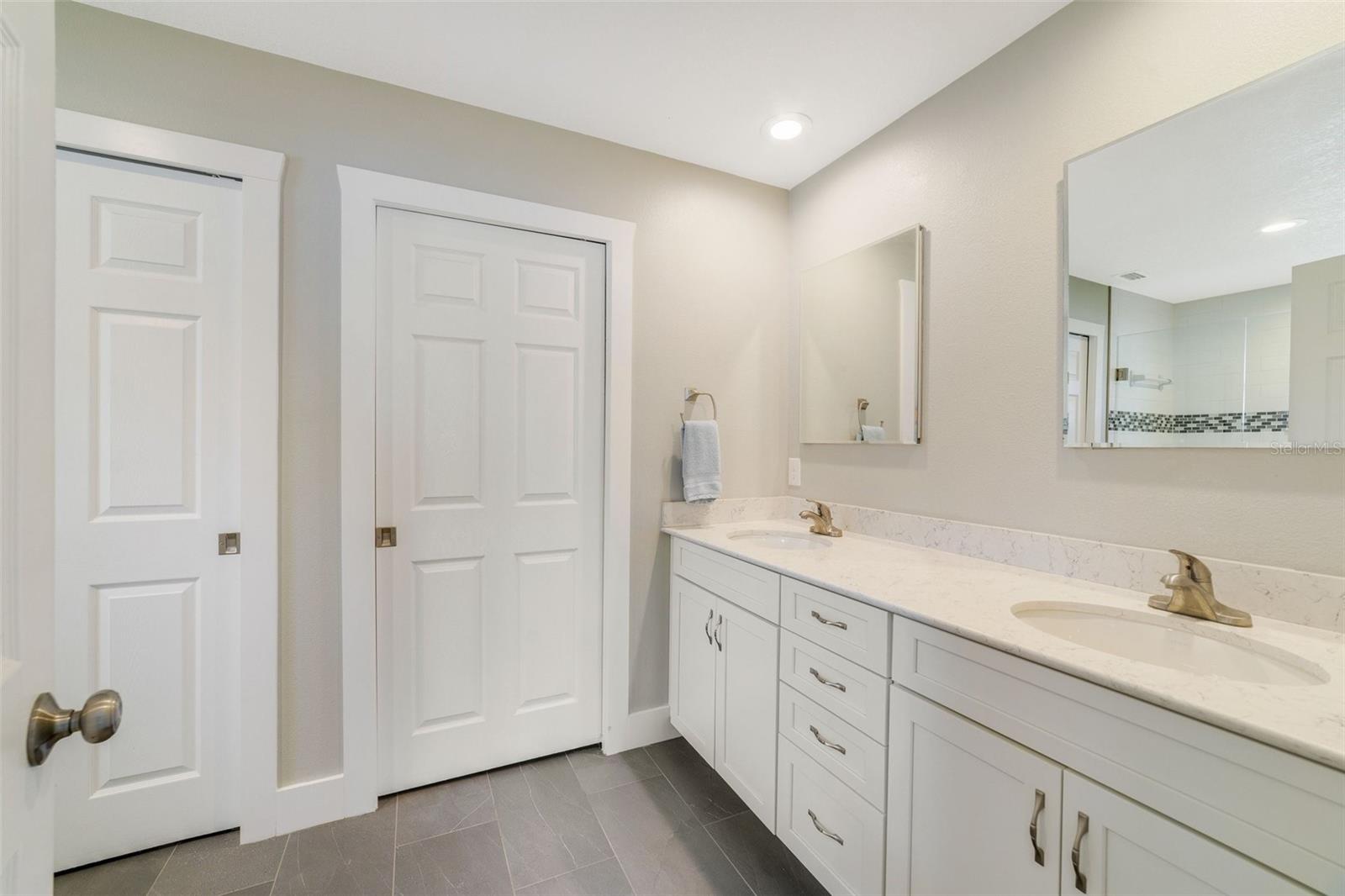 Image 12 of 25 For 5984 Ed Harris Court
