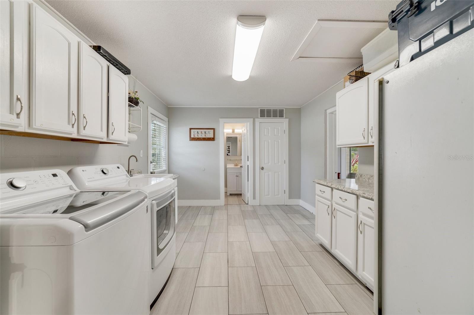 Image 18 of 25 For 5984 Ed Harris Court