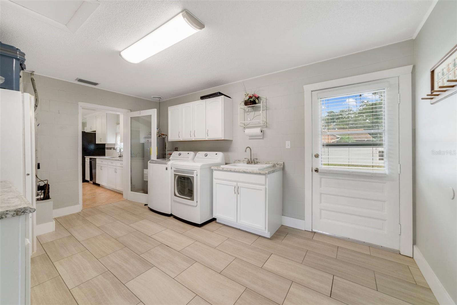 Image 19 of 25 For 5984 Ed Harris Court
