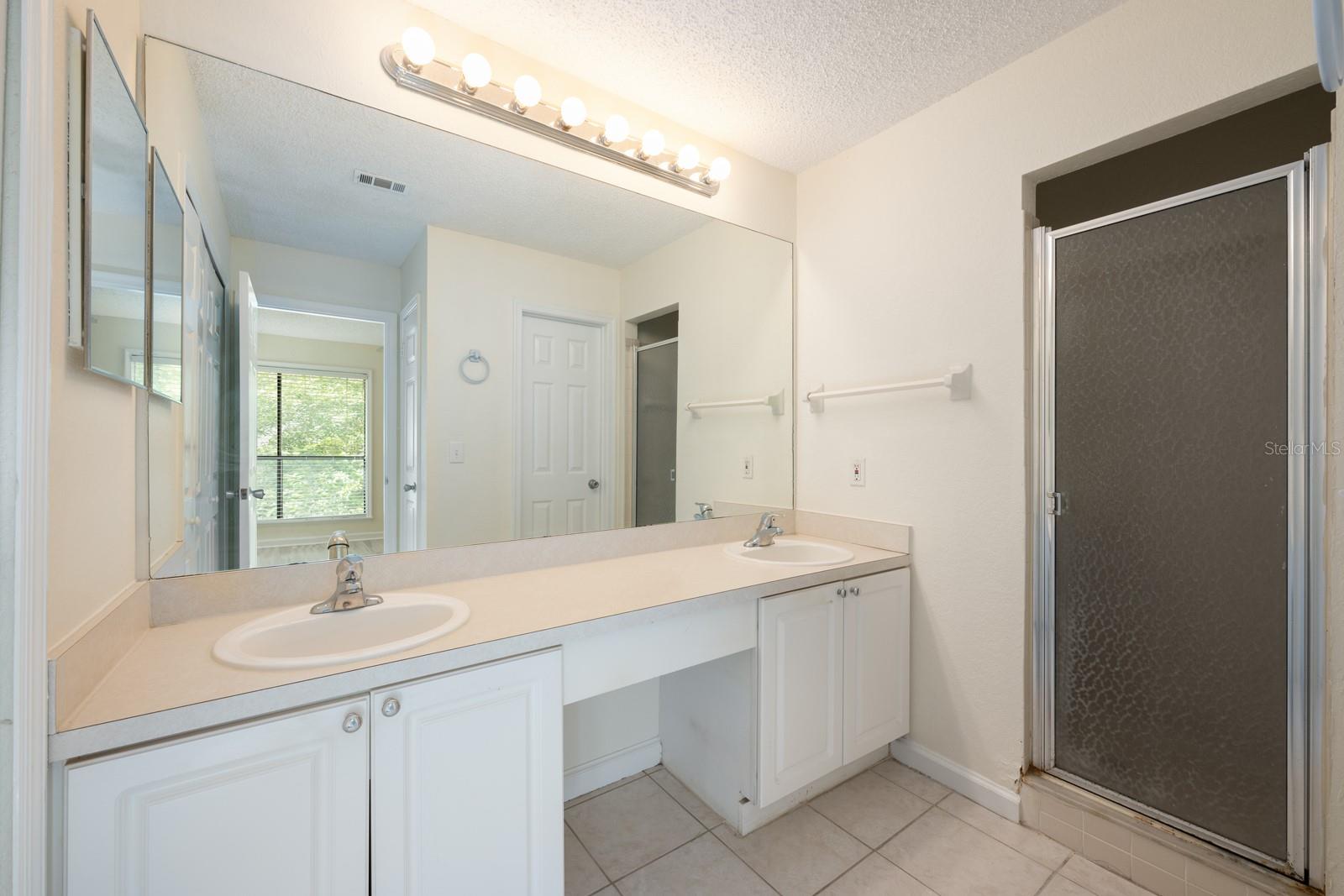 Image 11 of 26 For 940 Douglas Avenue 132