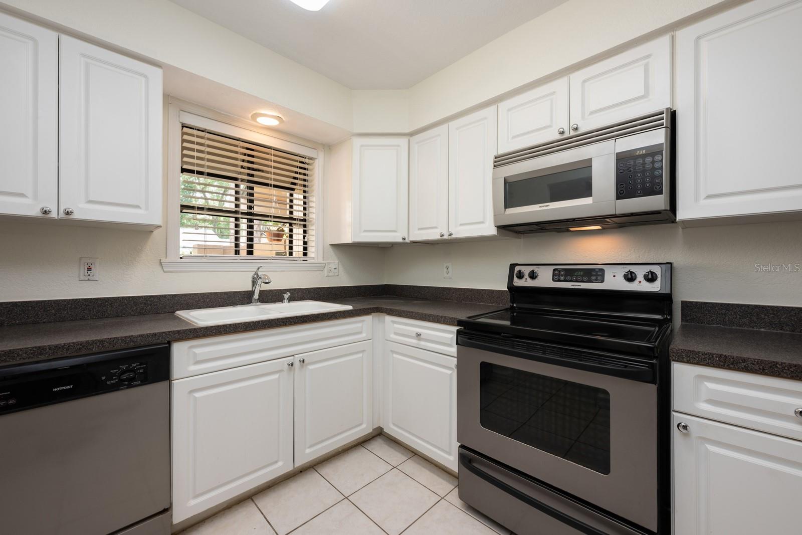 Image 6 of 26 For 940 Douglas Avenue 132