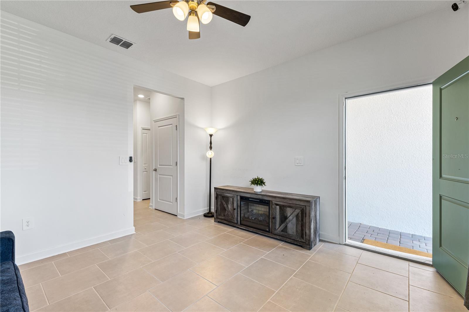 Image 14 of 33 For 3123 Camden Way