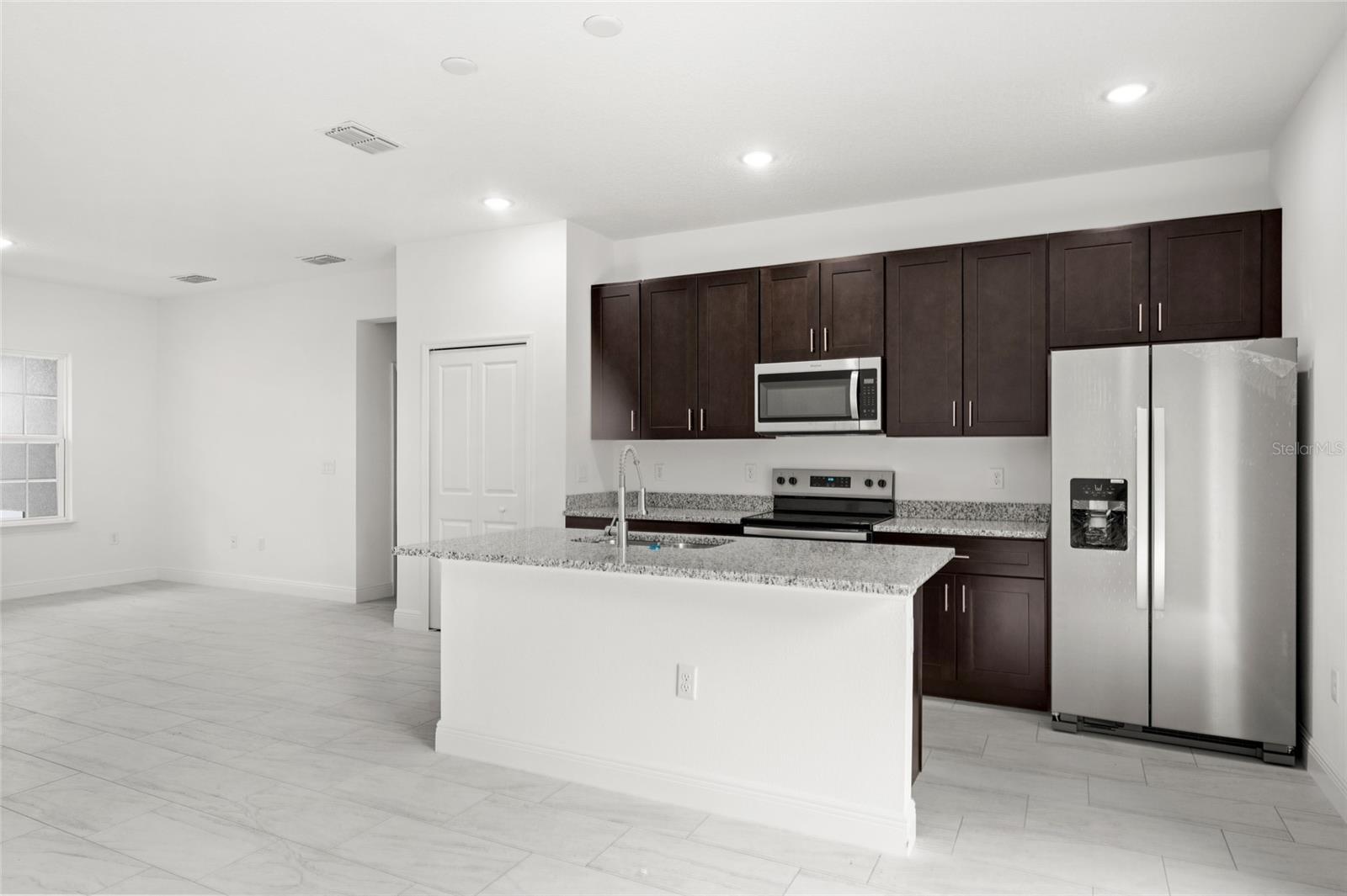Listing photo id 0 for 22 Gulfstream Place