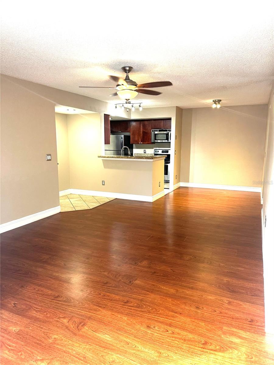 Image 3 of 31 For 5116 Conroy Road 418