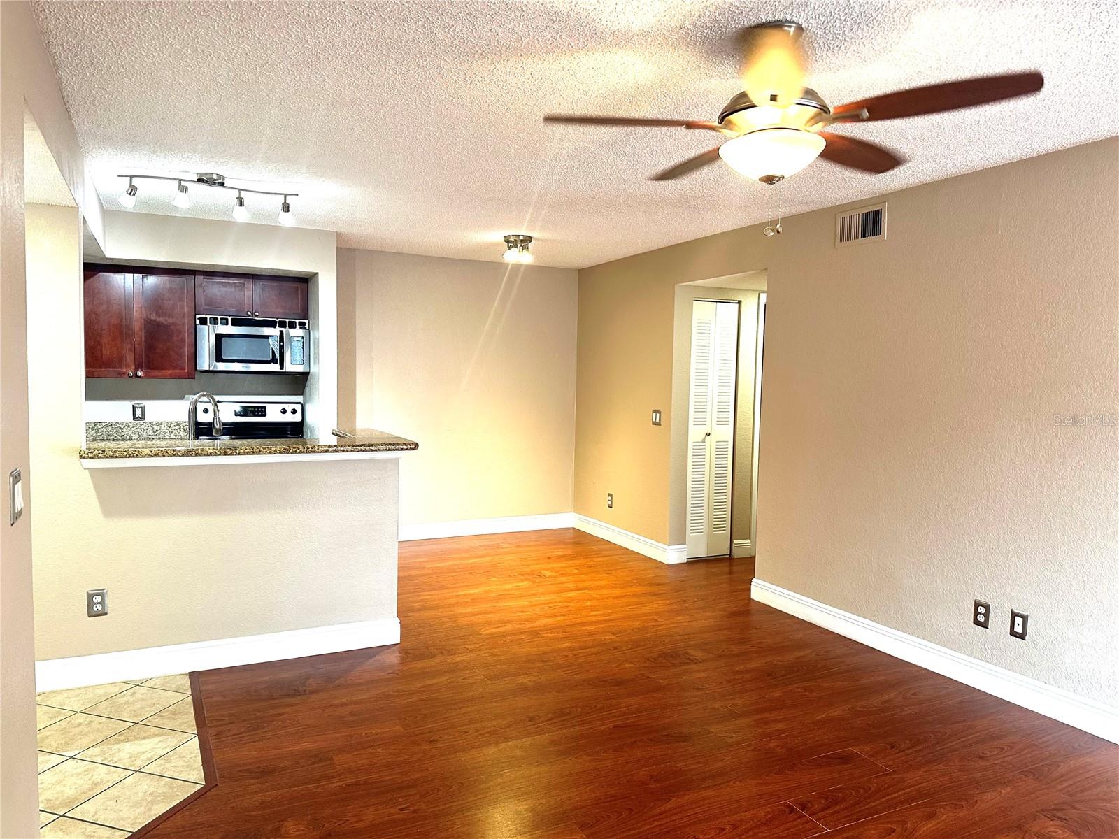 Image 4 of 31 For 5116 Conroy Road 418