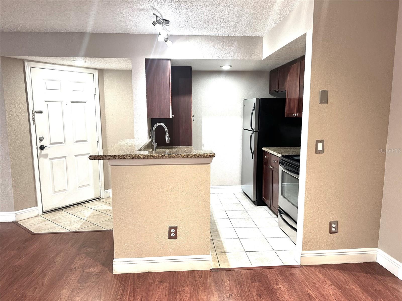 Image 8 of 31 For 5116 Conroy Road 418