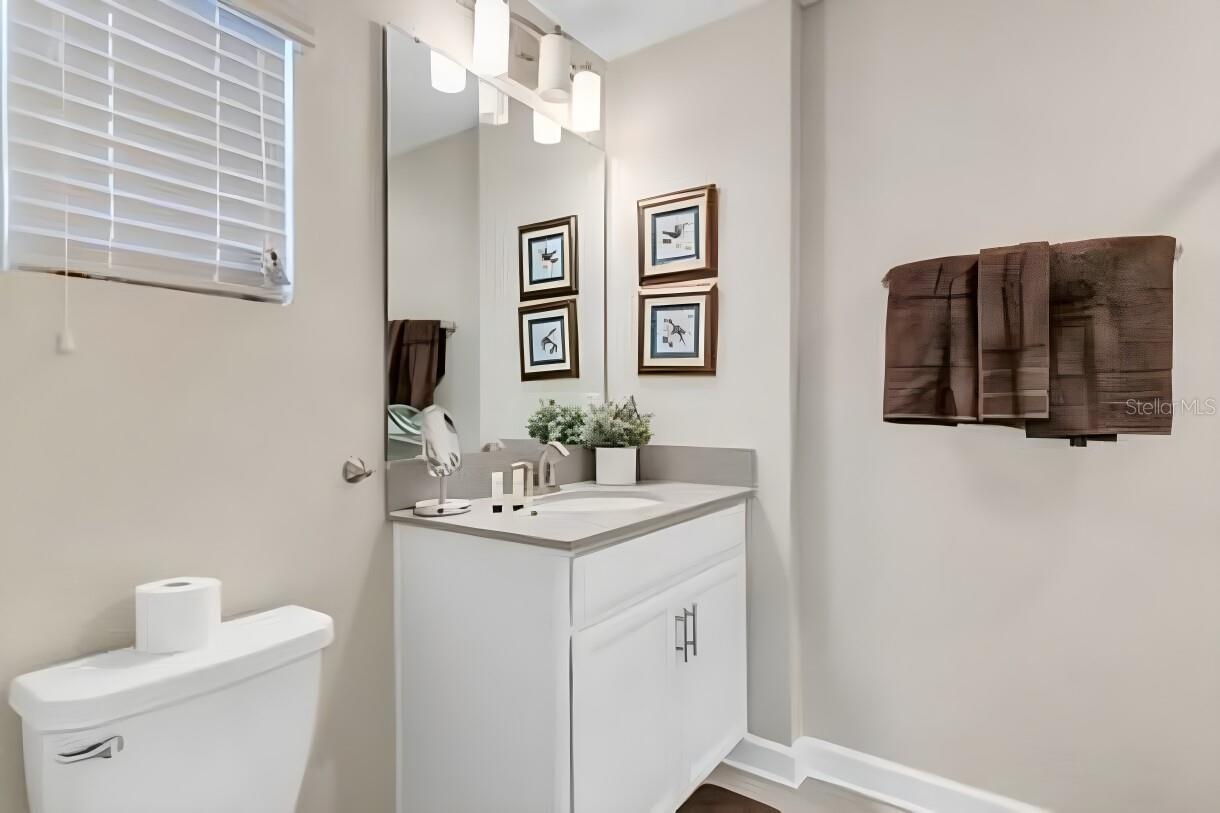 Image 19 of 25 For 4984 Windermere Avenue