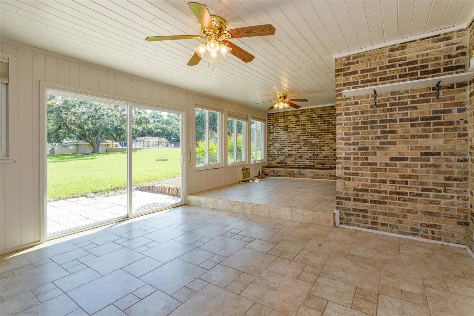 Image 22 of 71 For 415 Oak Haven Drive 415