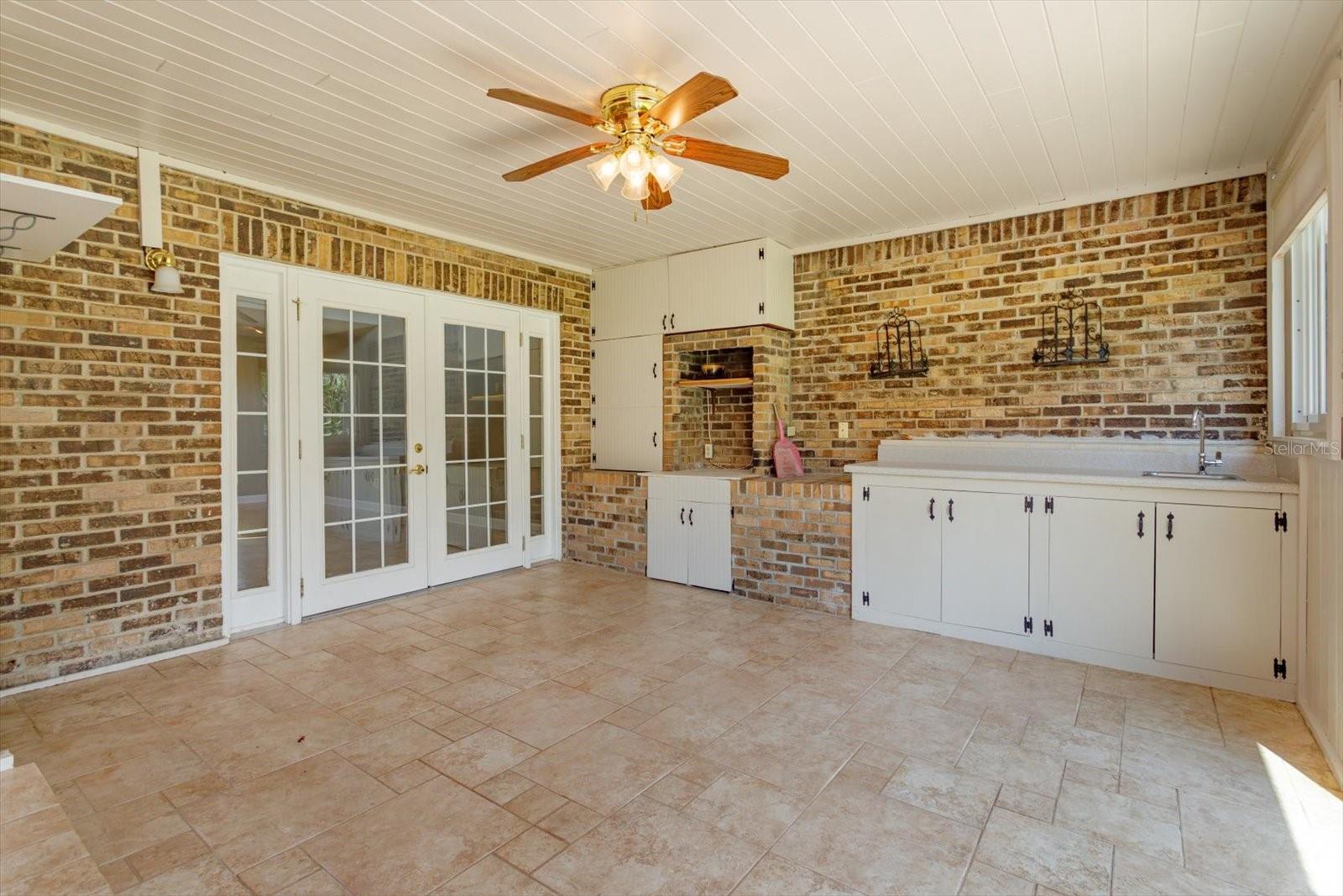Image 26 of 71 For 415 Oak Haven Drive 415