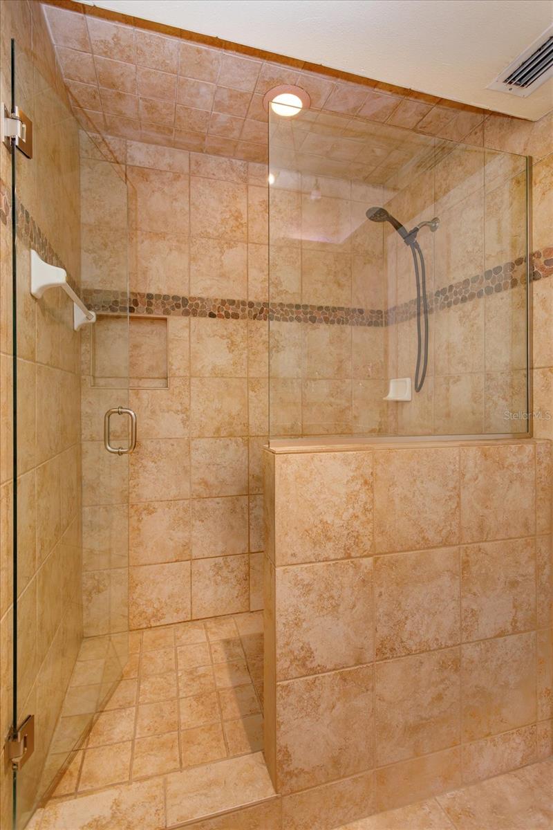 Image 37 of 71 For 415 Oak Haven Drive 415