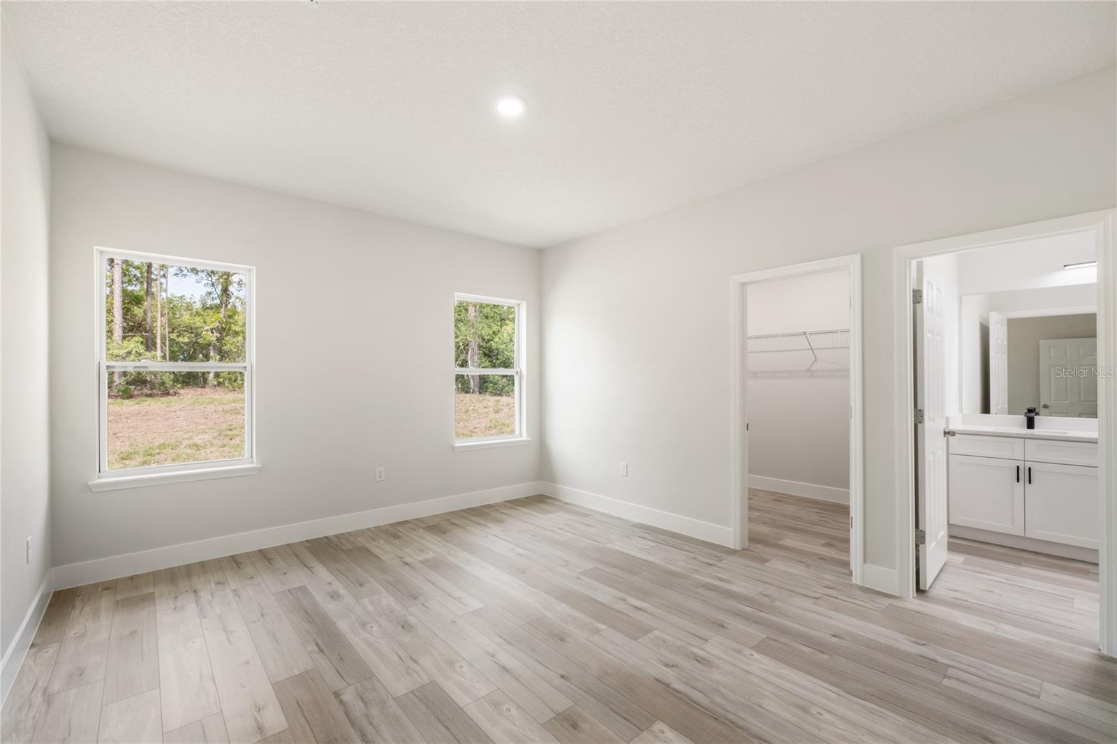 Listing photo id 9 for 10075 Conrad Point