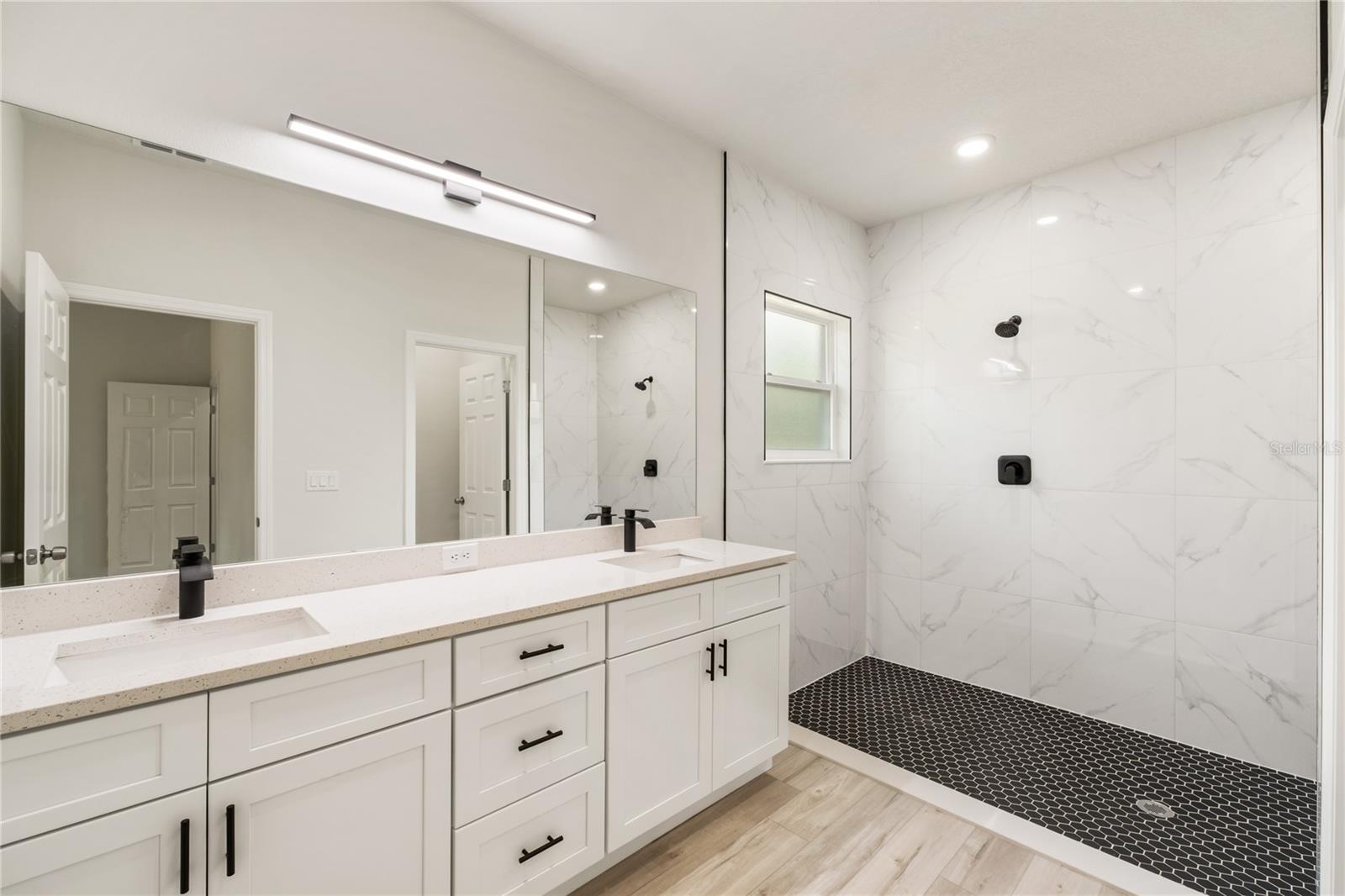 Listing photo id 10 for 10075 Conrad Point