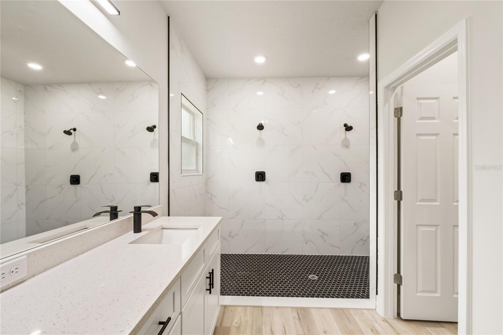 Listing photo id 11 for 10075 Conrad Point