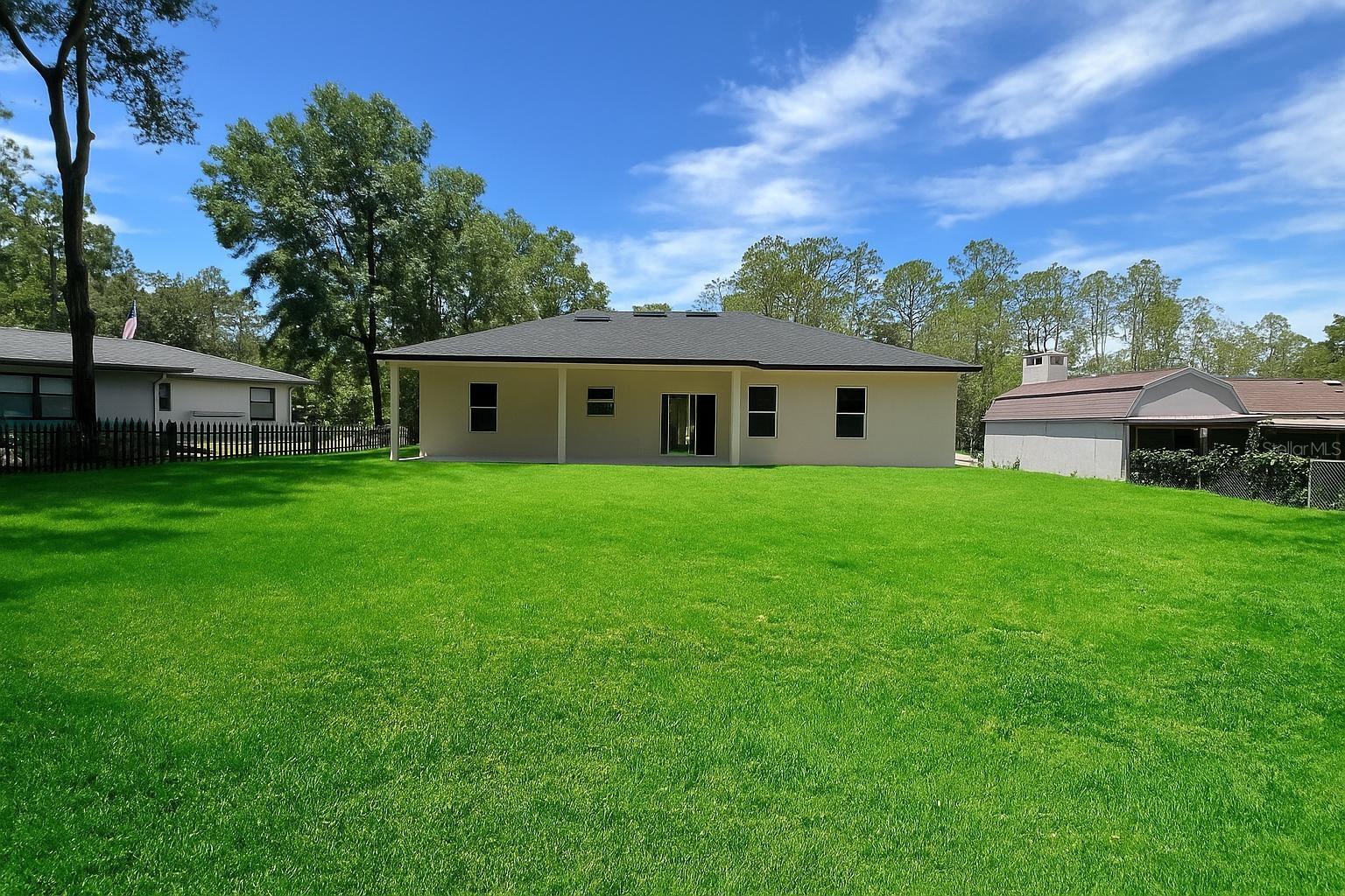 Listing photo id 18 for 10075 Conrad Point