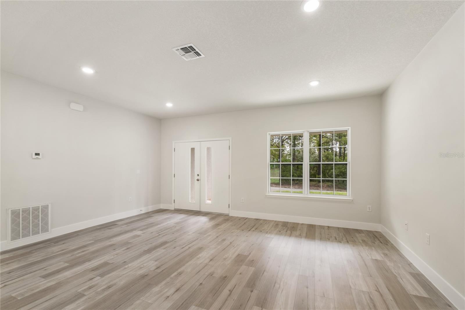 Listing photo id 1 for 10075 Conrad Point
