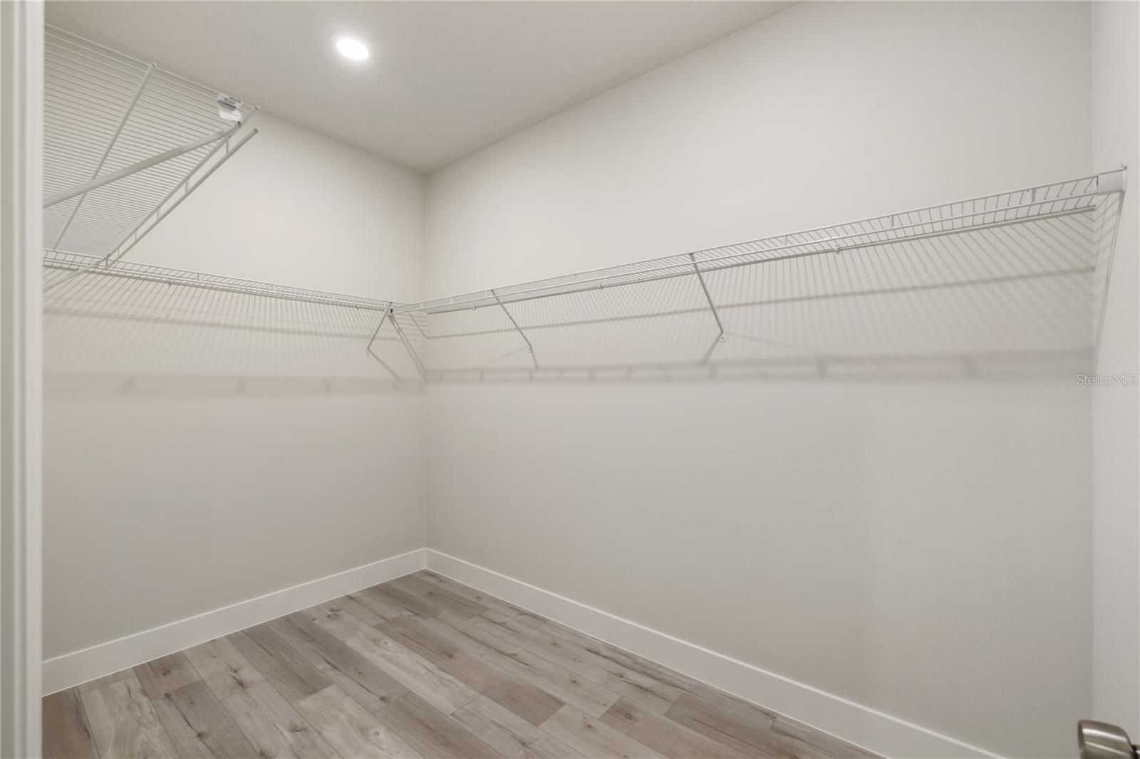 Listing photo id 5 for 10075 Conrad Point