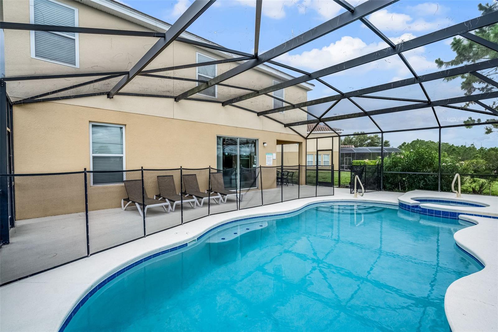 Image 17 of 50 For 4111 Oaktree Drive