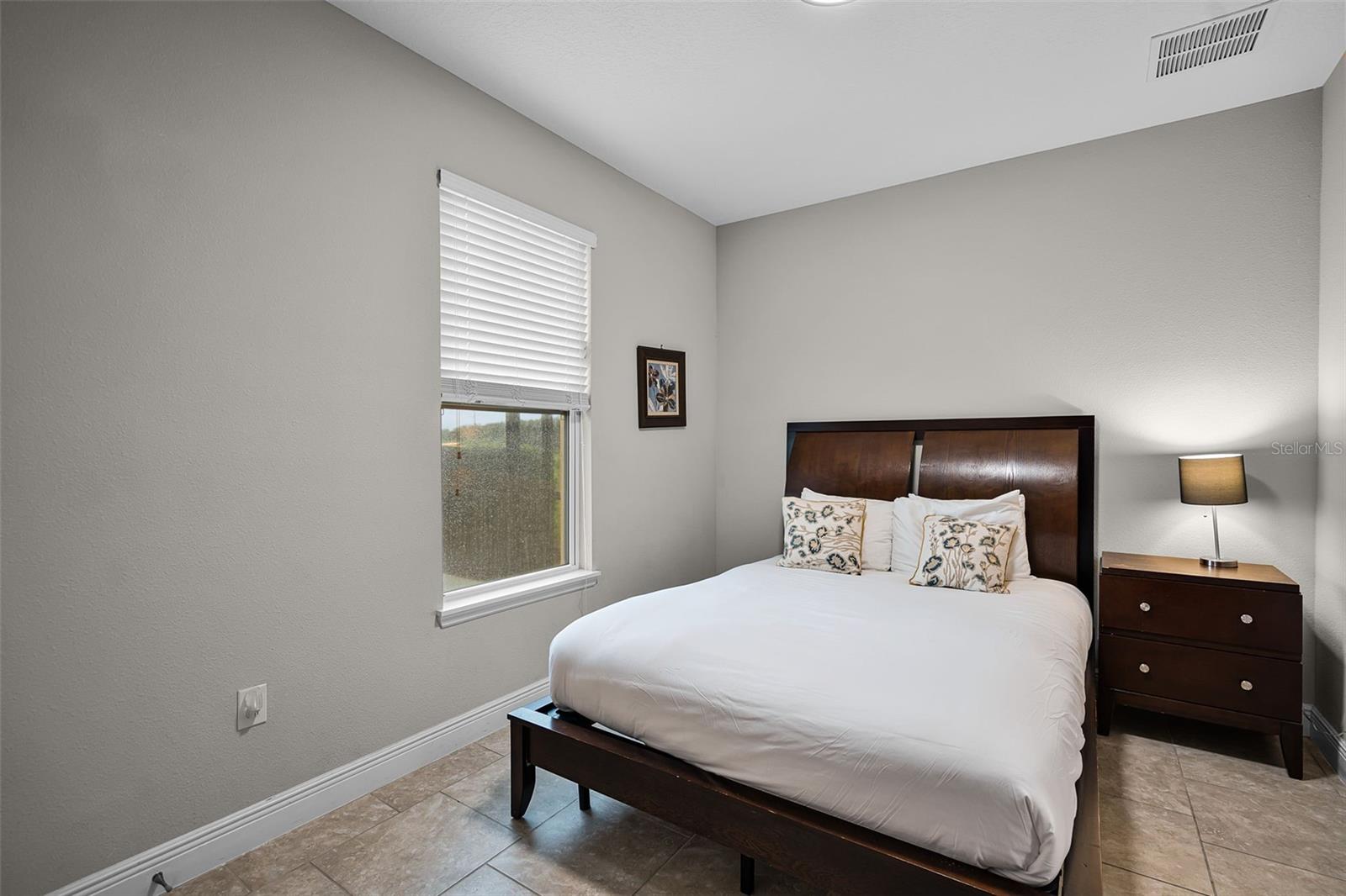 Image 28 of 50 For 4111 Oaktree Drive