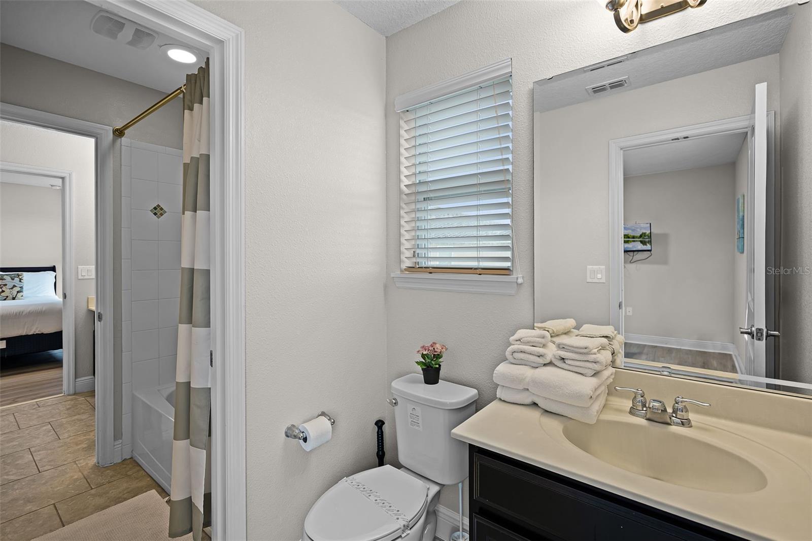 Image 32 of 50 For 4111 Oaktree Drive