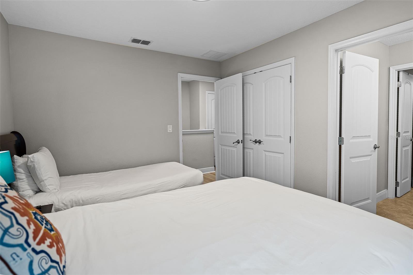 Image 36 of 50 For 4111 Oaktree Drive