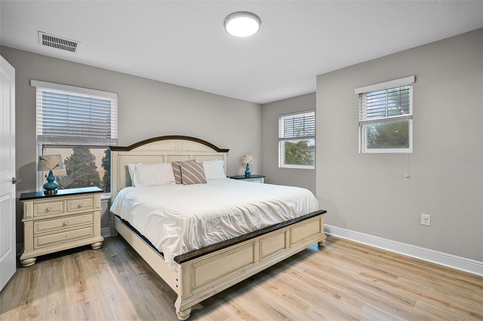 Image 40 of 50 For 4111 Oaktree Drive
