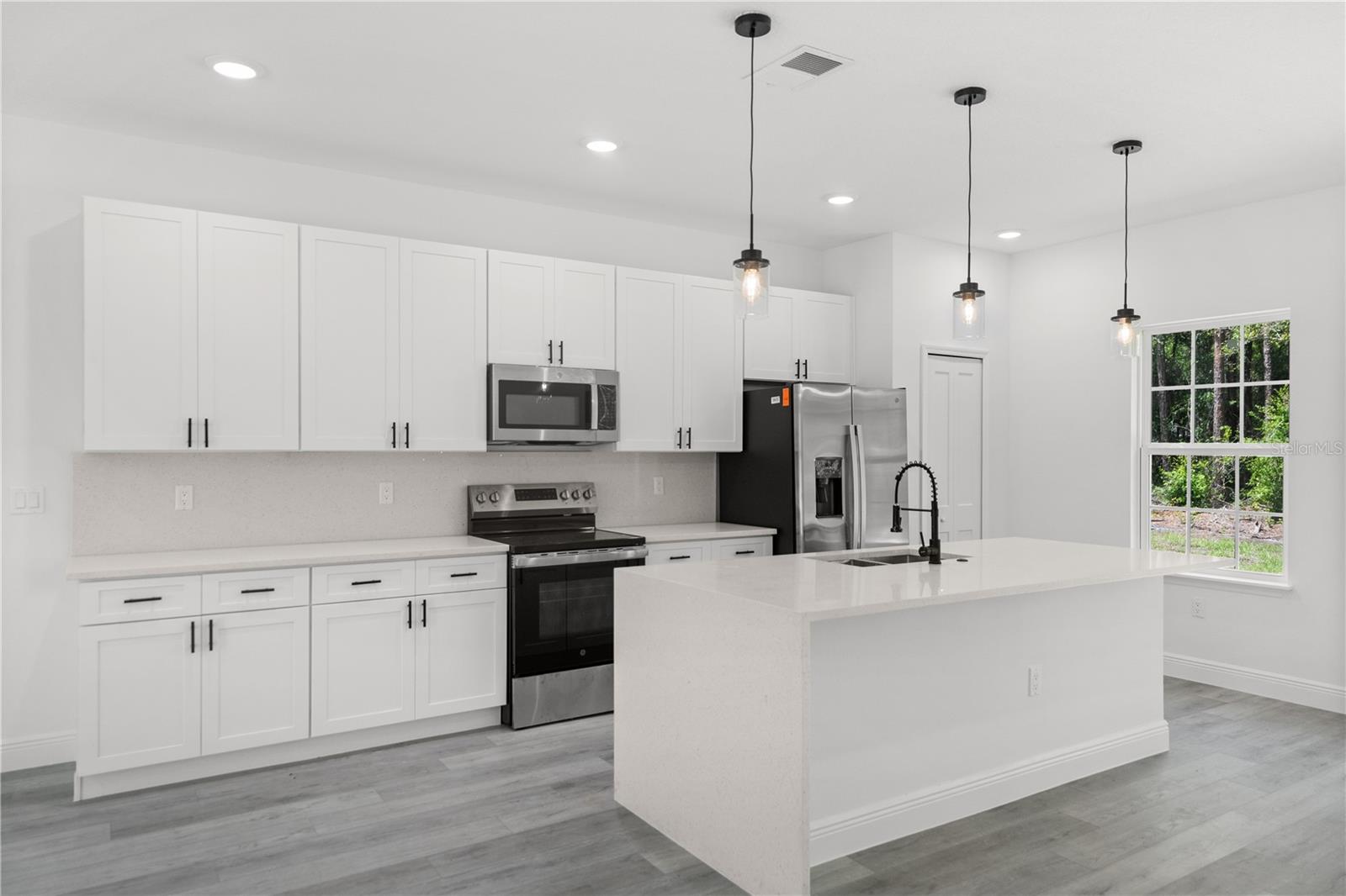 Image 7 of 25 For 10290 Biscayne Drive