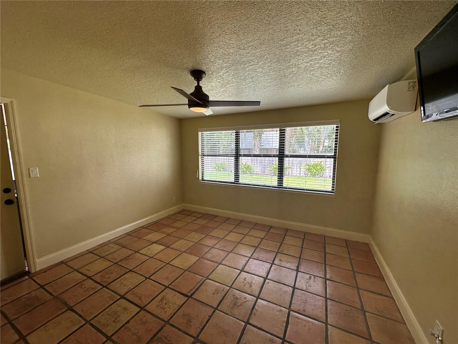 Image 10 of 29 For 957 Dupont Avenue