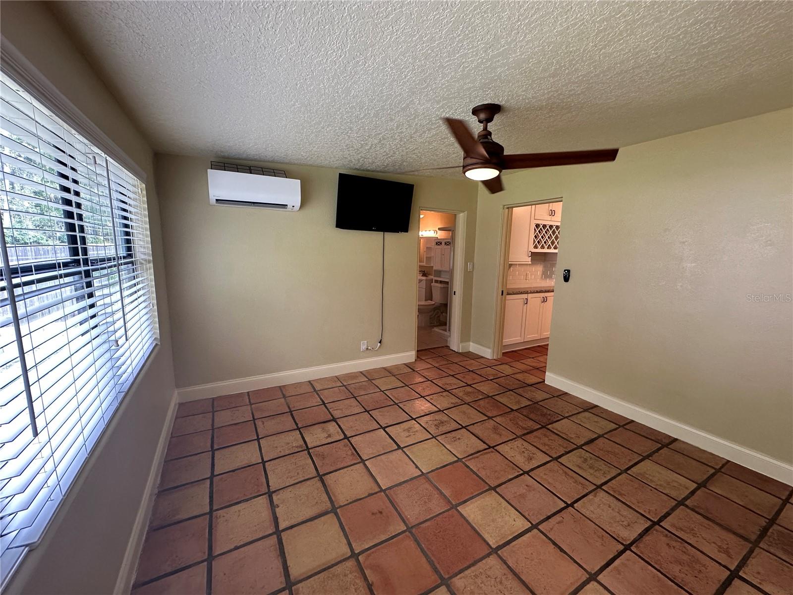 Image 11 of 29 For 957 Dupont Avenue