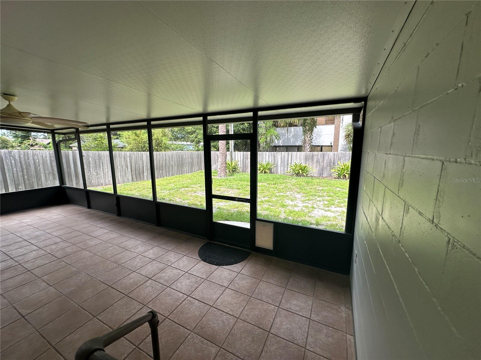 Image 14 of 29 For 957 Dupont Avenue