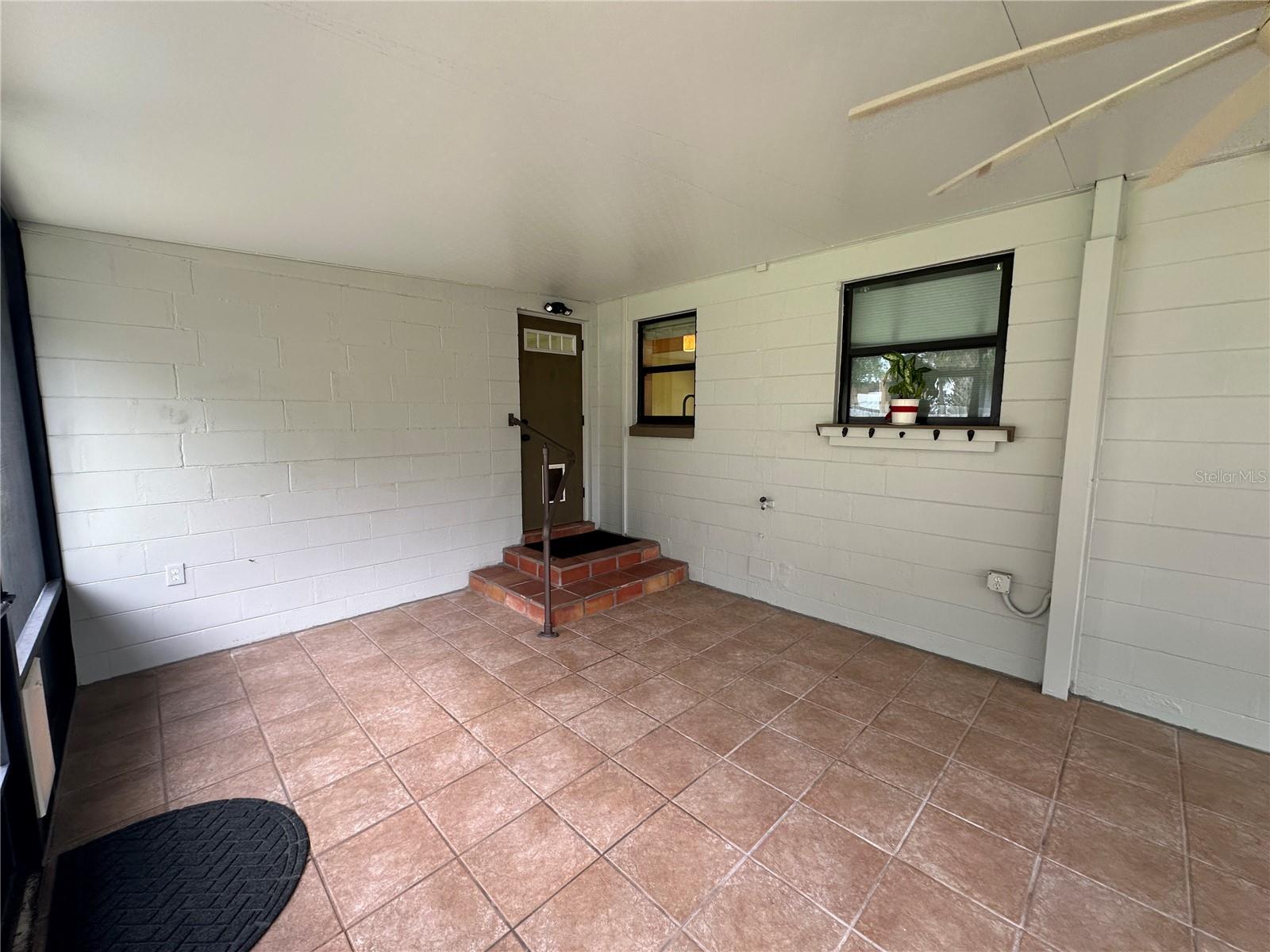 Image 16 of 29 For 957 Dupont Avenue