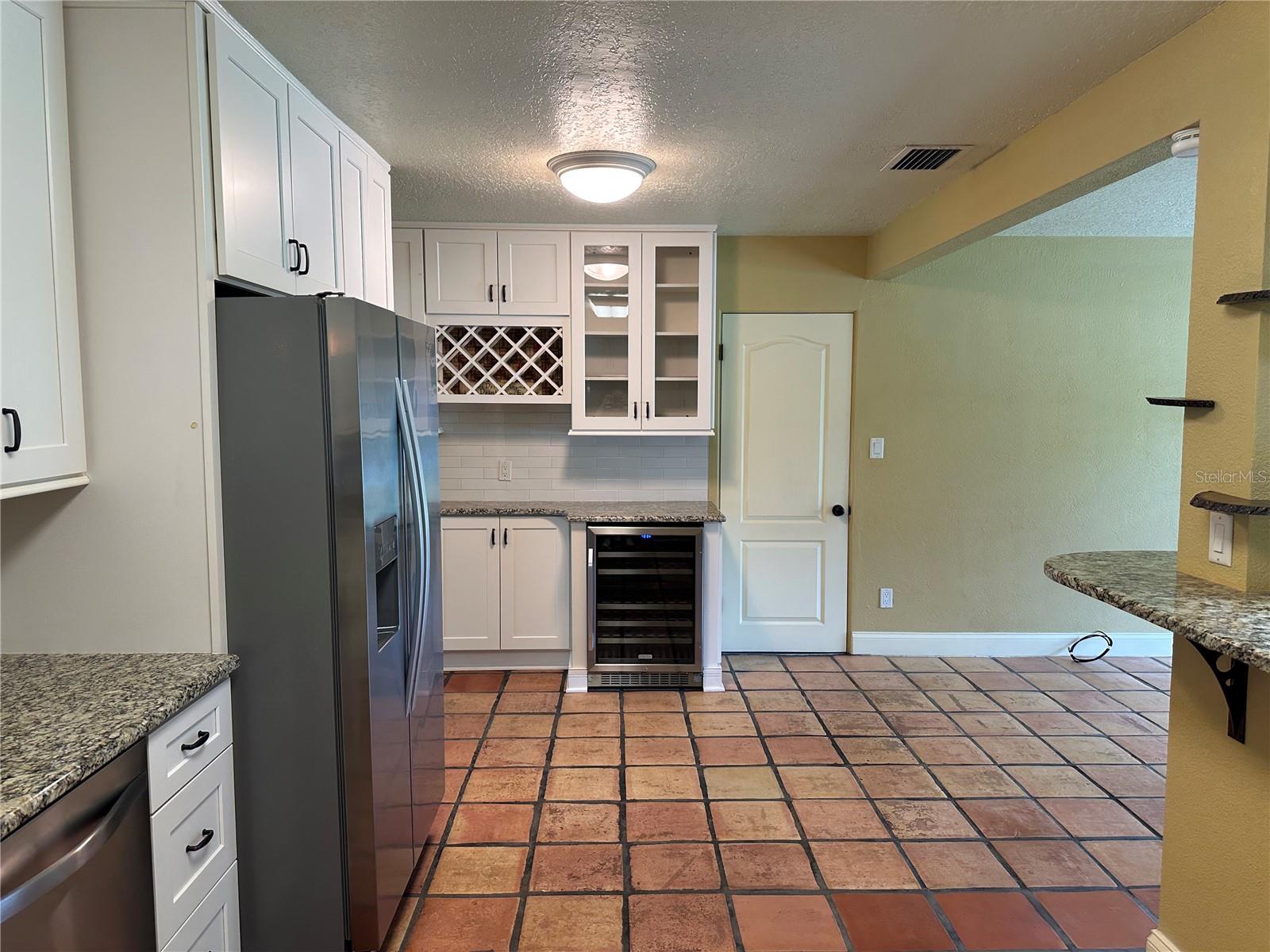 Image 4 of 29 For 957 Dupont Avenue