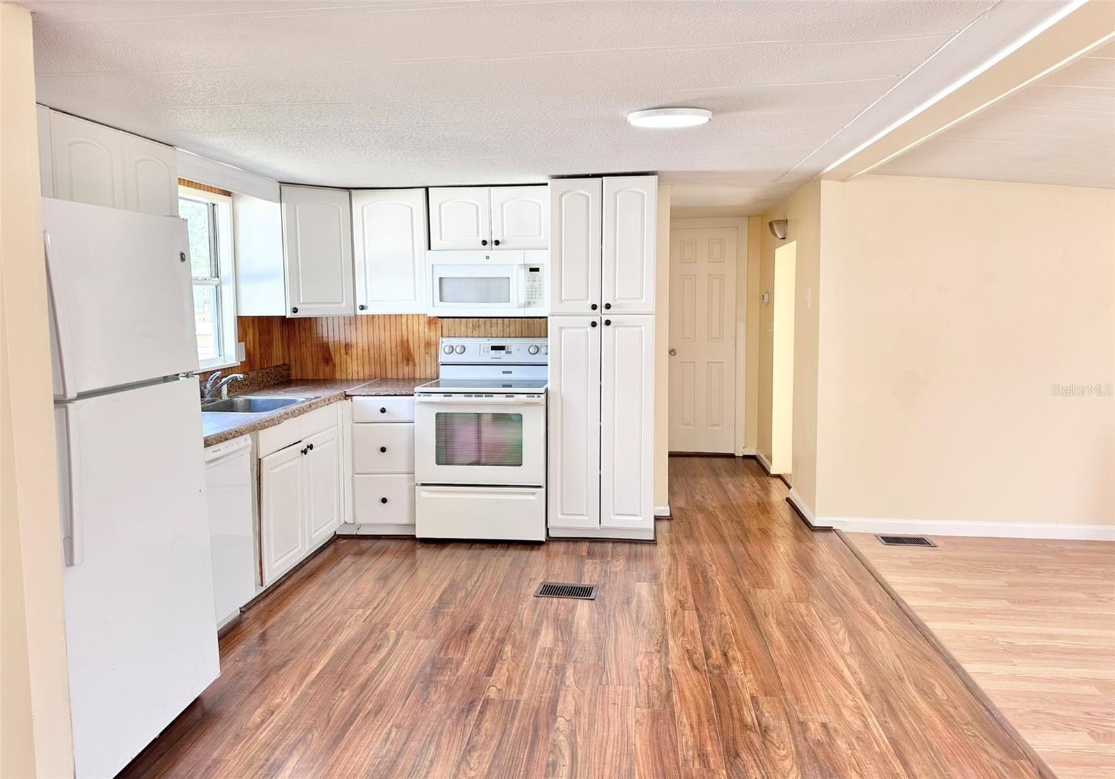 Image 5 of 27 For 5018 Oak Lane
