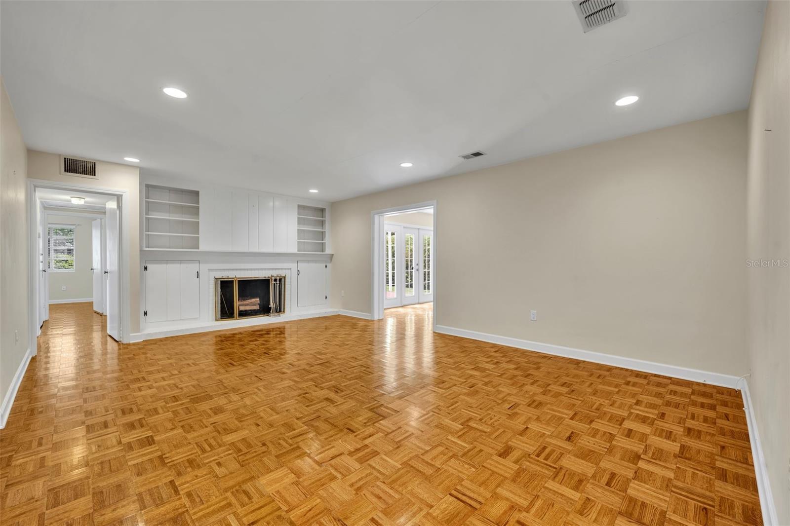 Image 4 of 31 For 1027 Chichester Street