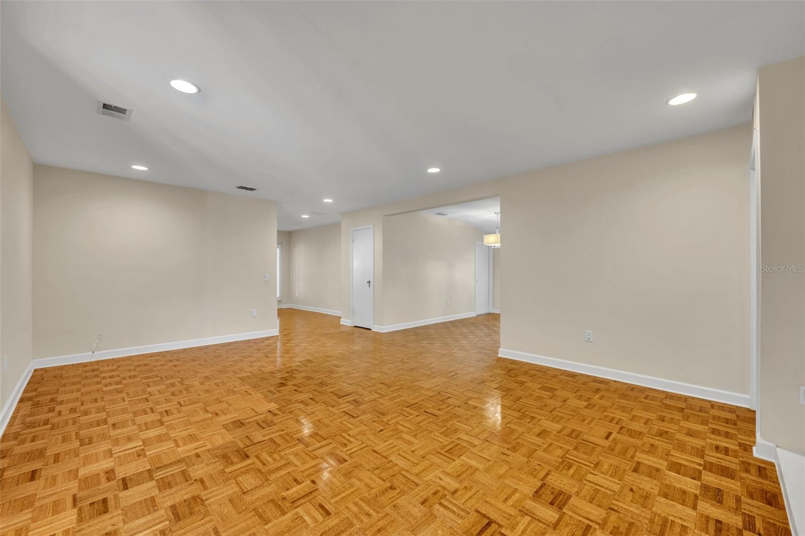 Image 6 of 31 For 1027 Chichester Street