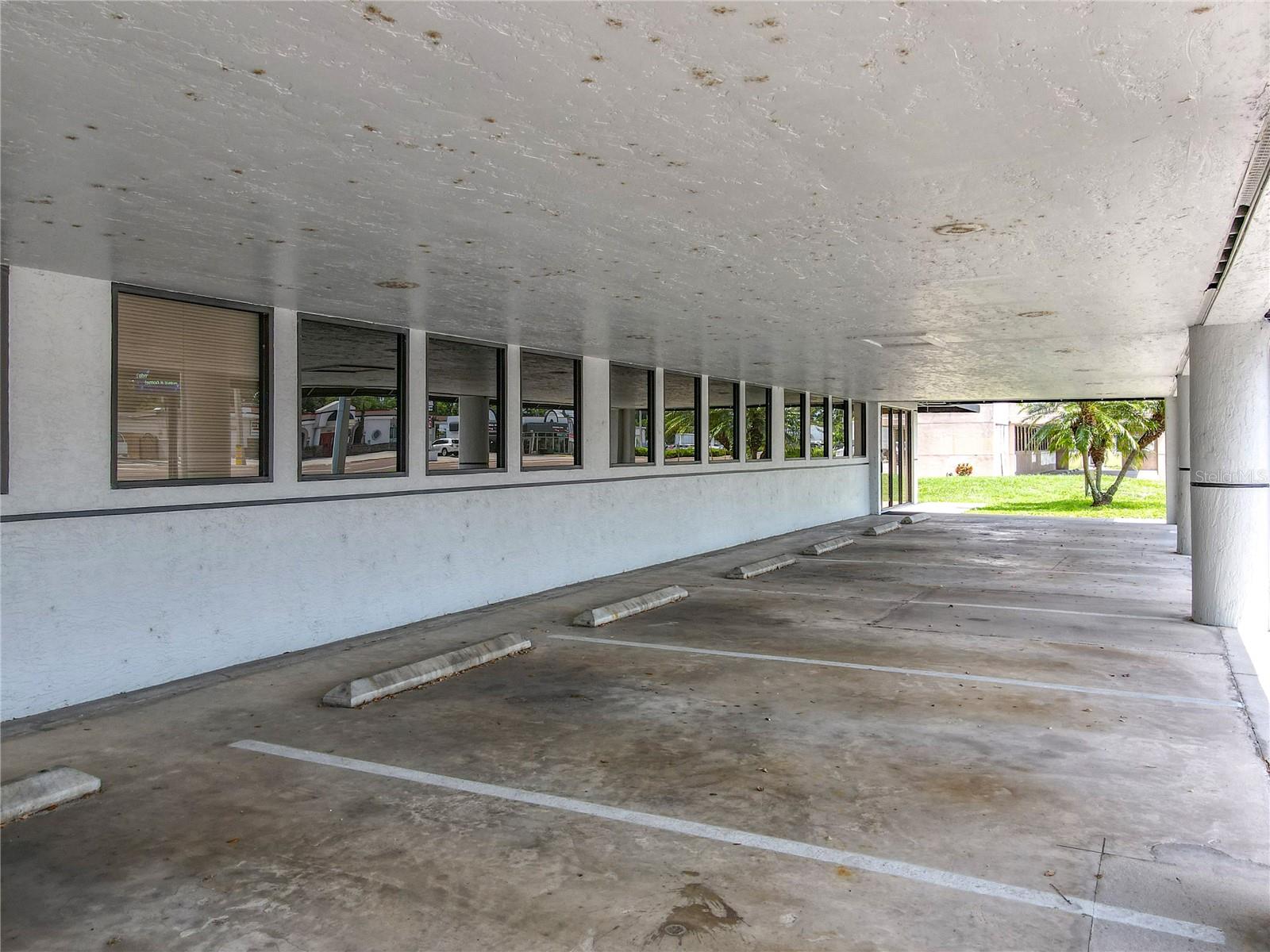 Image 8 of 37 For 564 Semoran Boulevard
