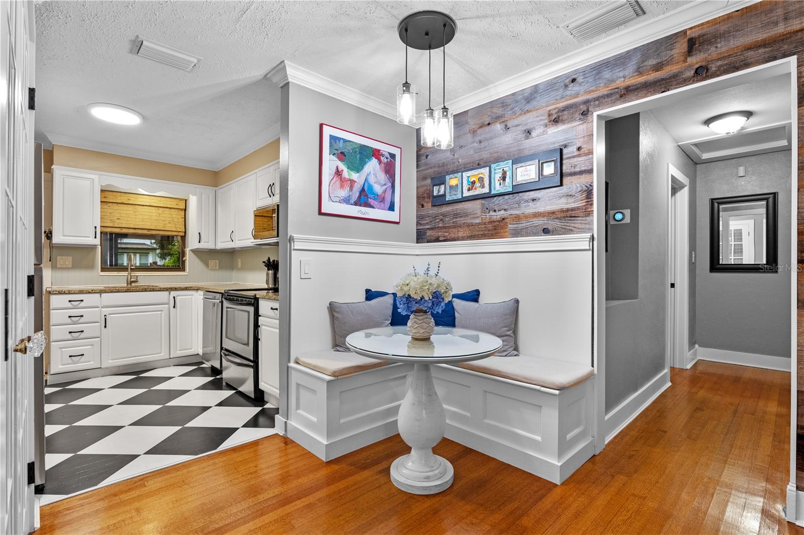 Image 7 of 22 For 2190 Temple Drive