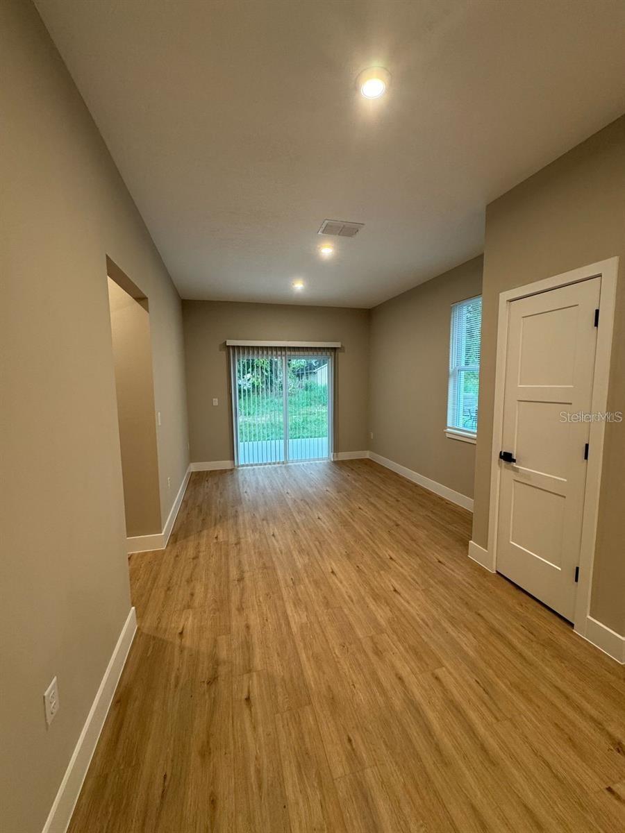 Image 7 of 18 For 317 Mandrake St