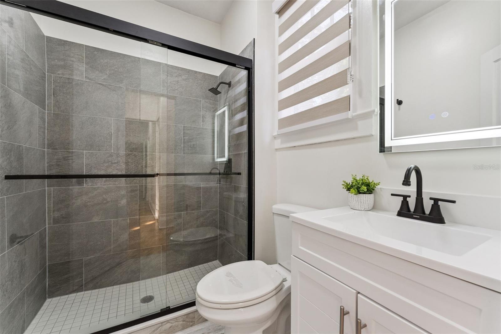 Image 27 of 54 For 803 Harwood Street