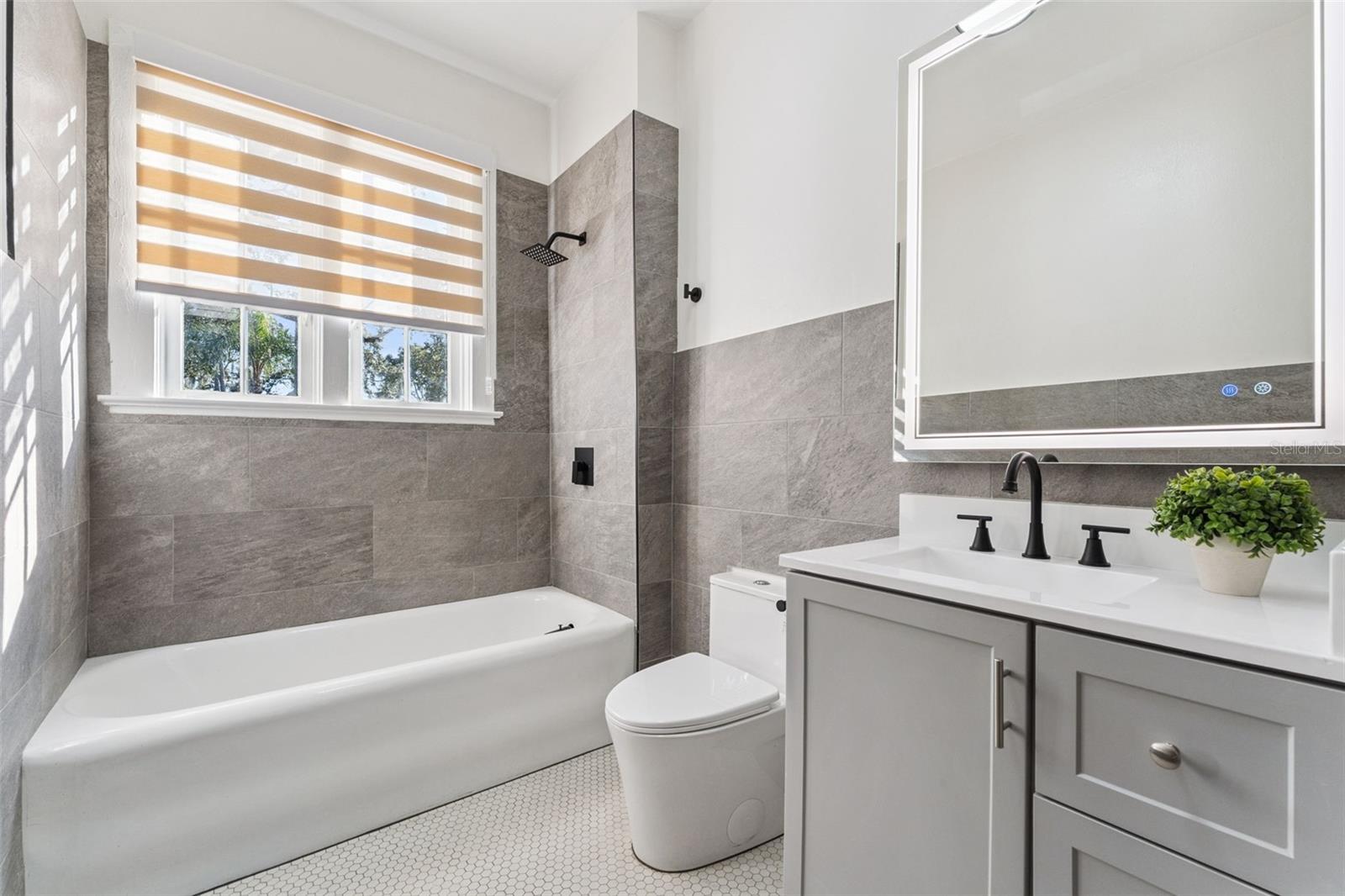 Image 32 of 54 For 803 Harwood Street