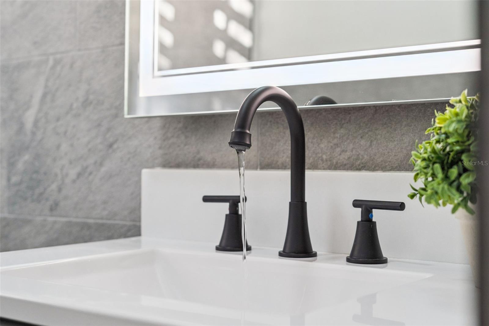 Image 33 of 54 For 803 Harwood Street