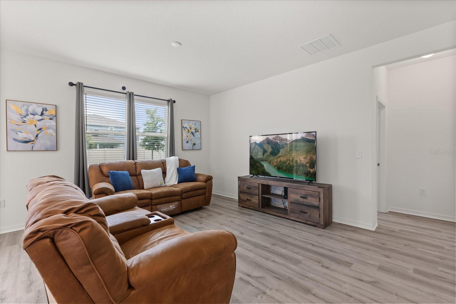 Image 4 of 28 For 756 Rioja Drive