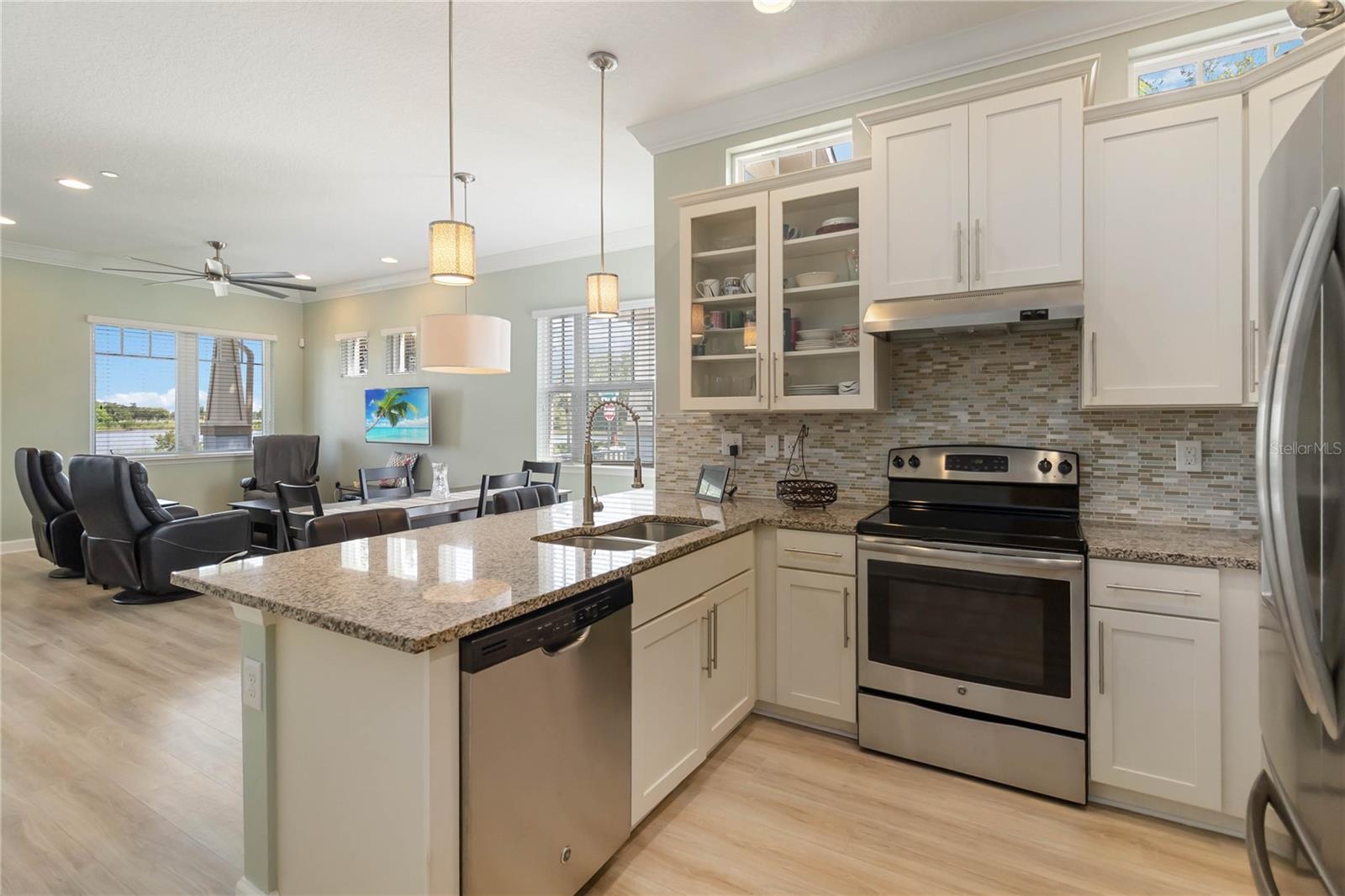 Image 11 of 49 For 13755 Benavente Avenue