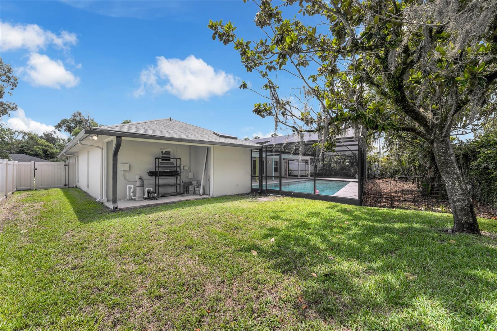 Image 16 of 55 For 111 Woodstream Ct Court