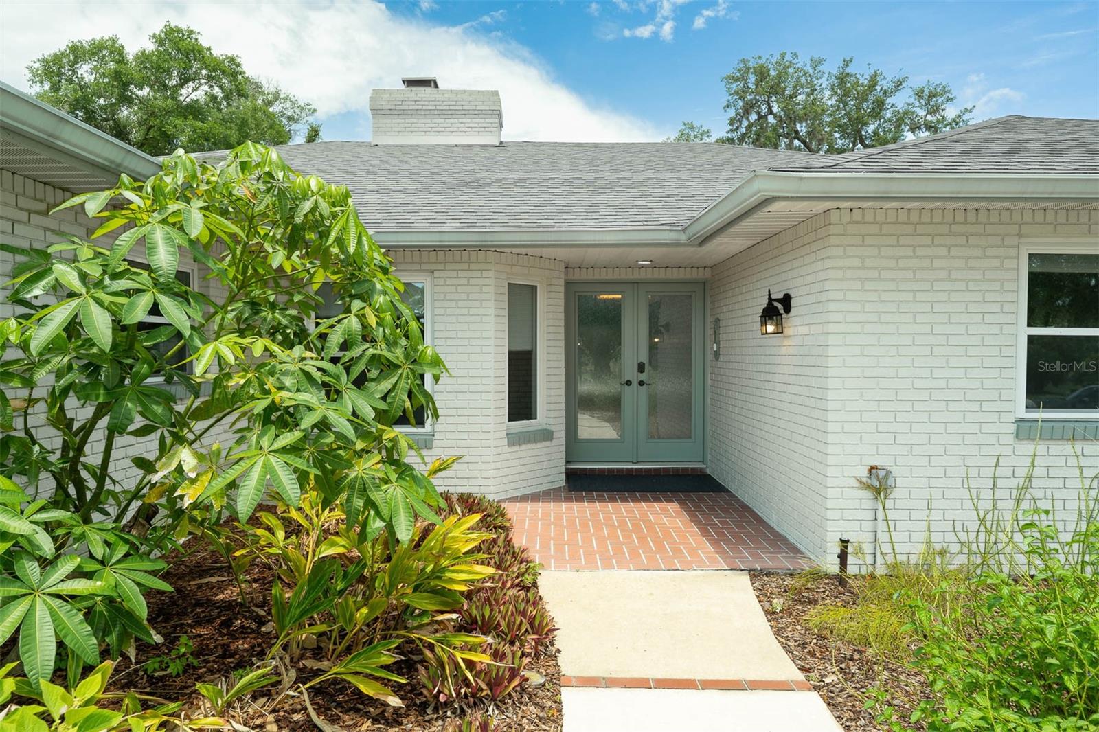 Image 3 of 55 For 111 Woodstream Ct Court