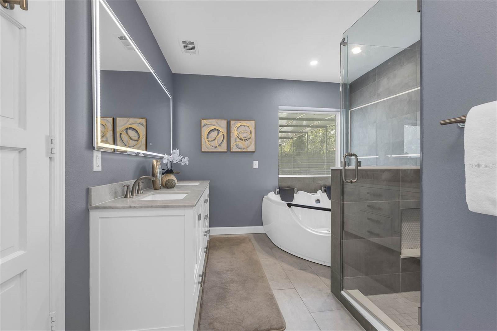 Image 42 of 55 For 111 Woodstream Ct Court