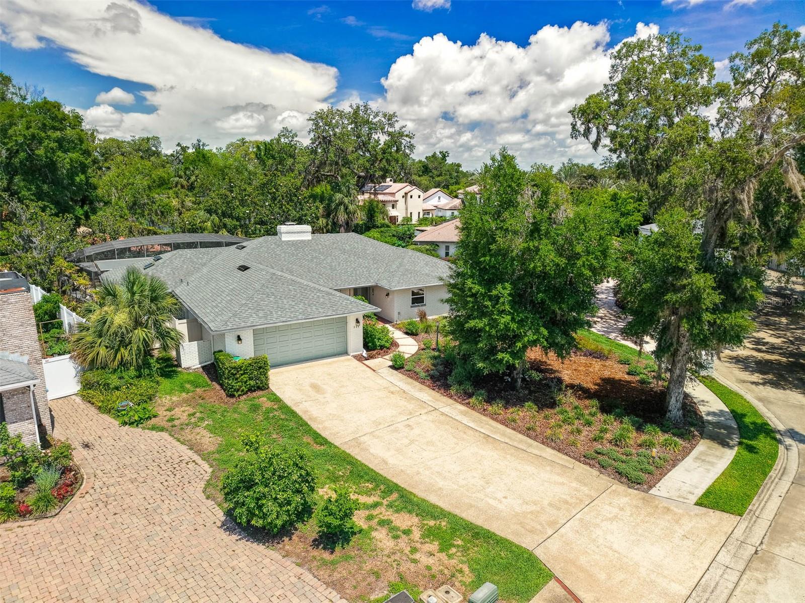 Image 5 of 55 For 111 Woodstream Ct Court