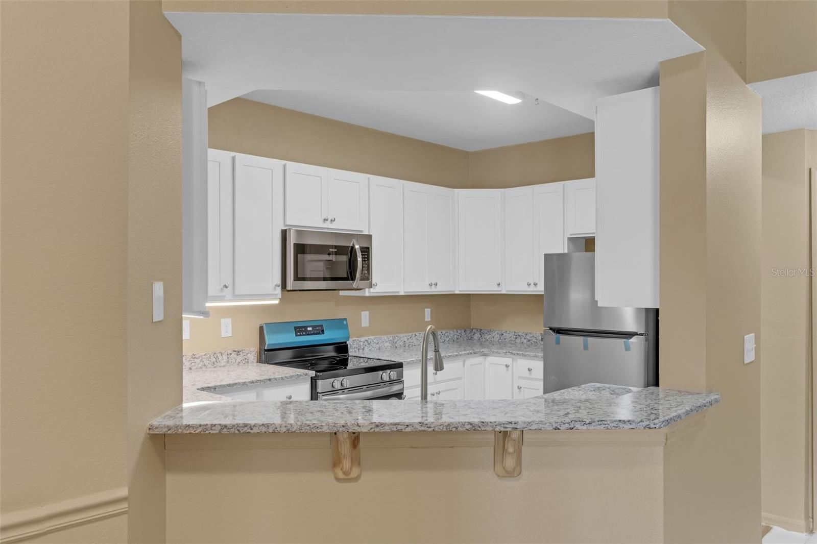 Image 10 of 53 For 5512 Metrowest Boulevard 201