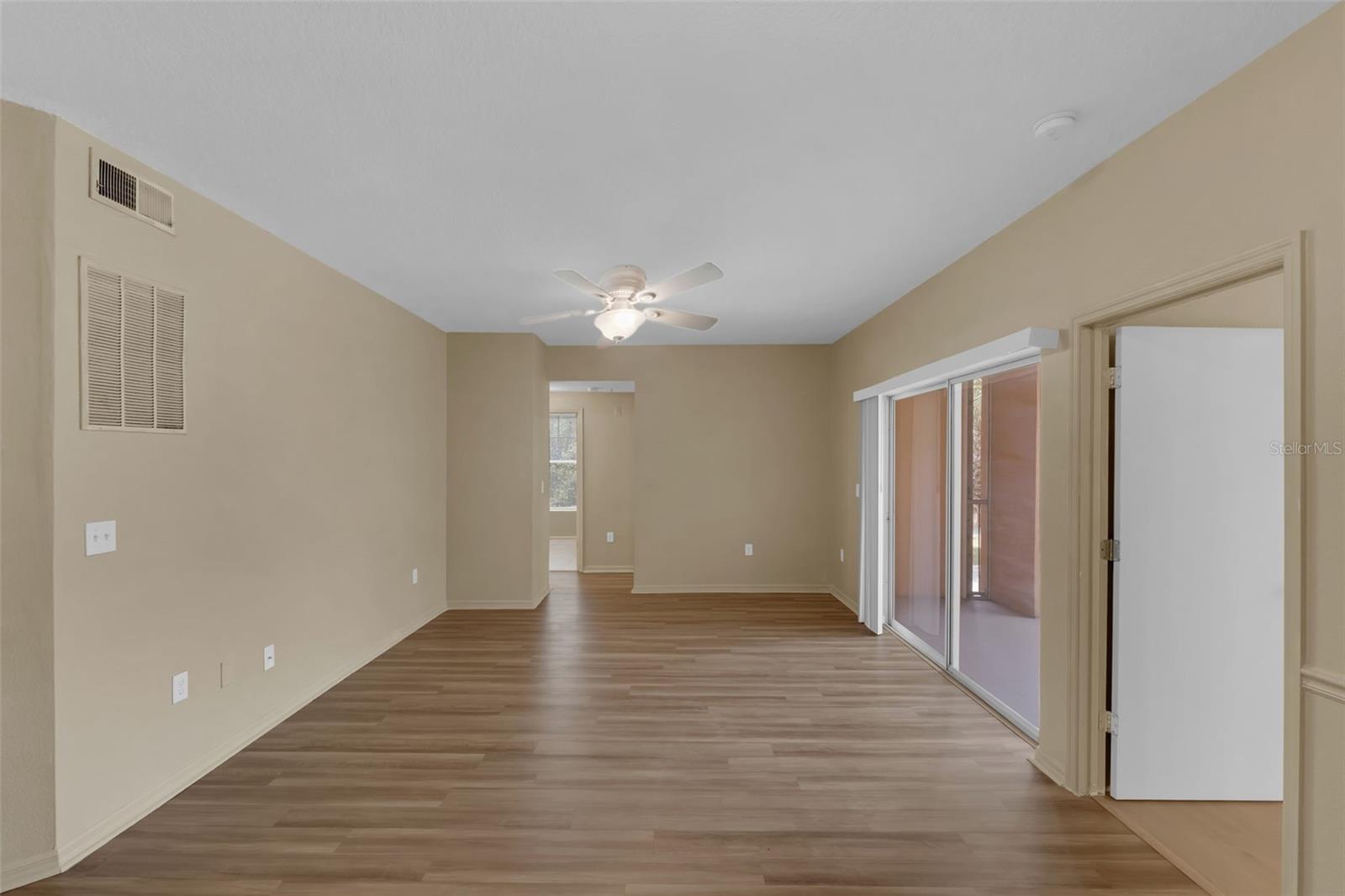 Image 12 of 53 For 5512 Metrowest Boulevard 201