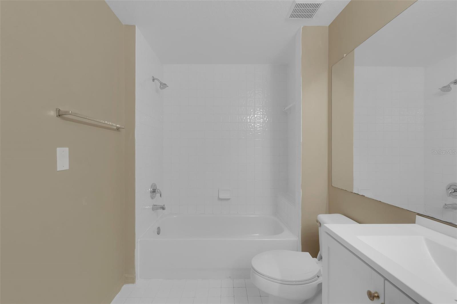 Image 18 of 53 For 5512 Metrowest Boulevard 201