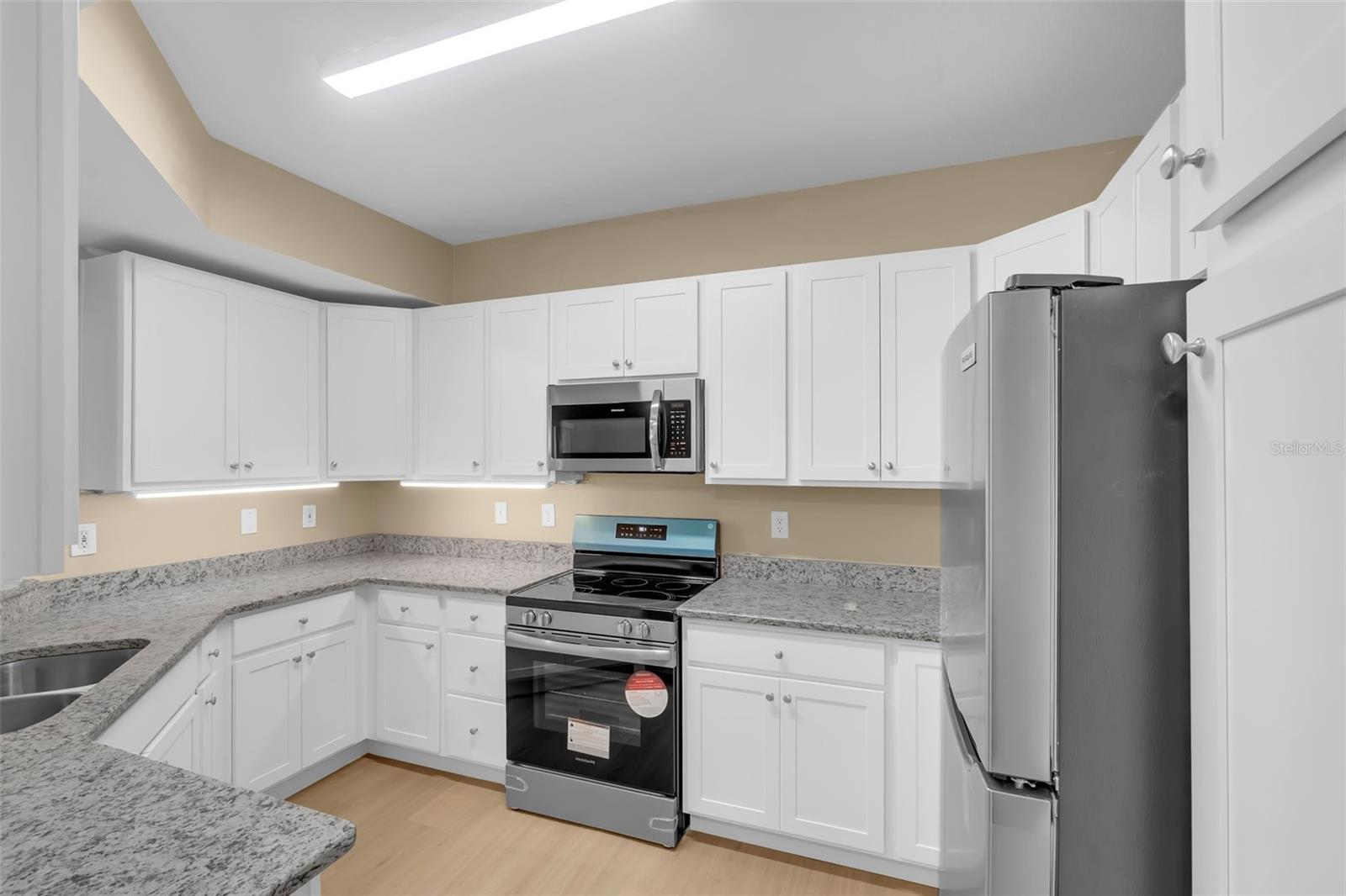 Image 2 of 53 For 5512 Metrowest Boulevard 201